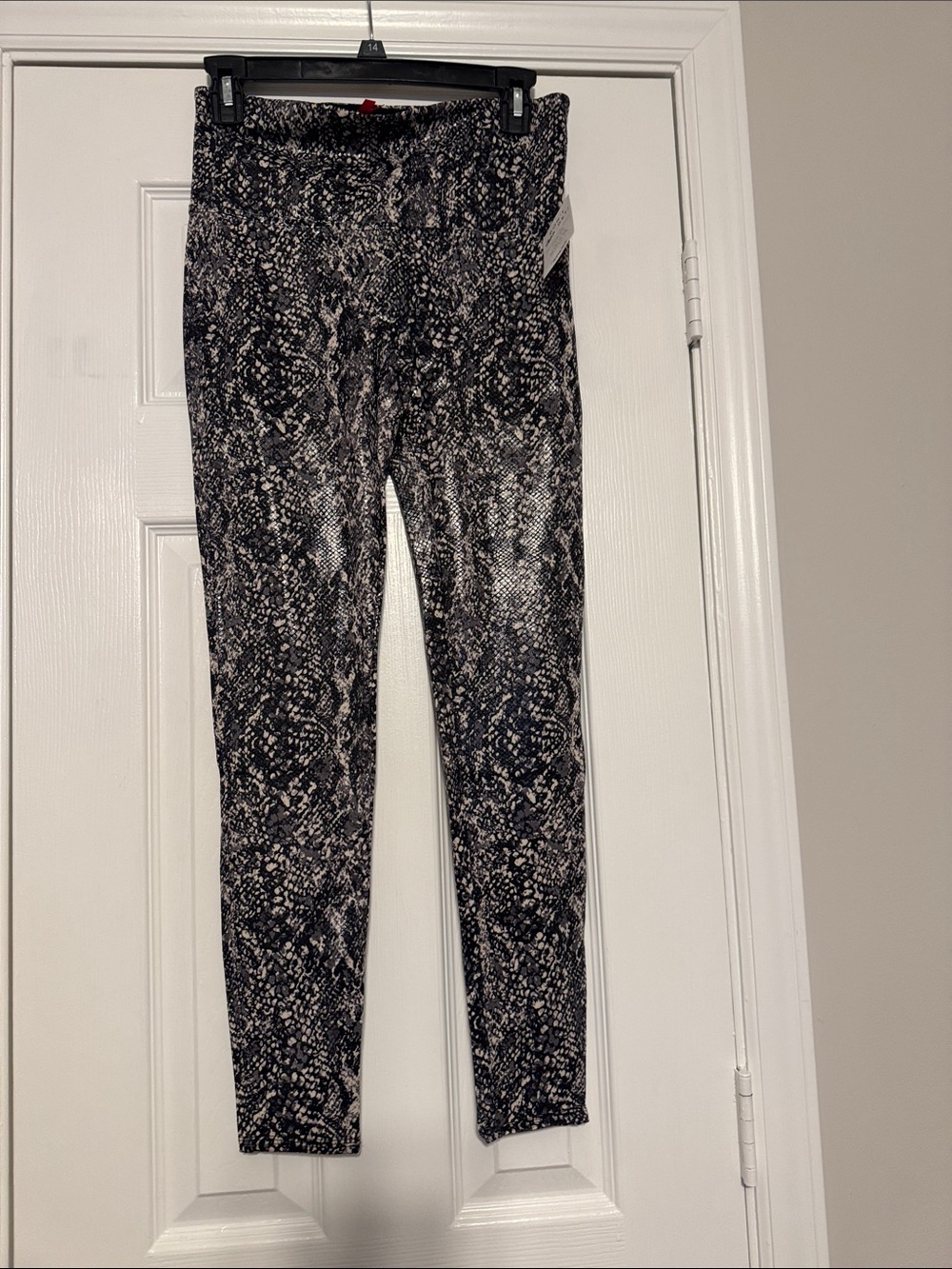 New Spanx Black & Gray Snake Print Leggings